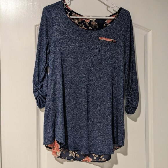 Maternity 3/4 length soft shirt - size medium - Picture 3 of 7